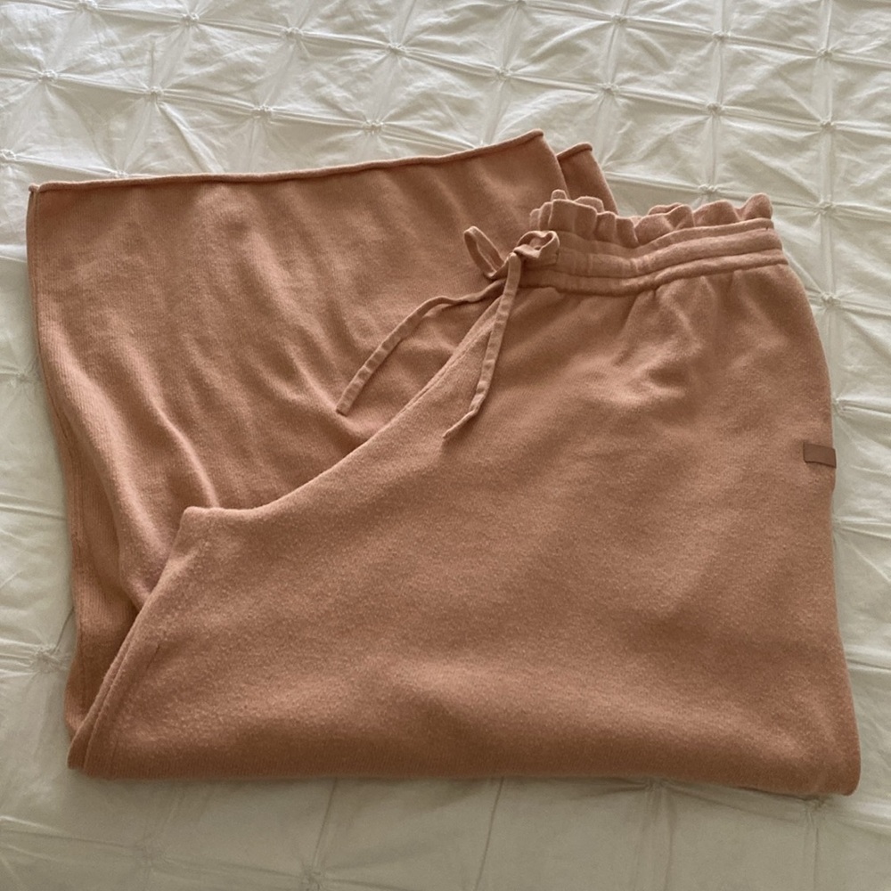 Lunya wide leg crop elastic waist lounge pants in color nutmeg